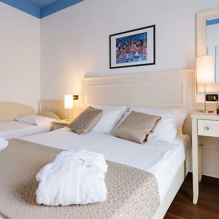 Hotel Fra I Pini リミニ エクステリア 写真