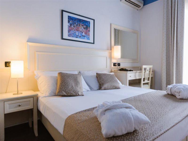 Hotel Fra I Pini リミニ エクステリア 写真