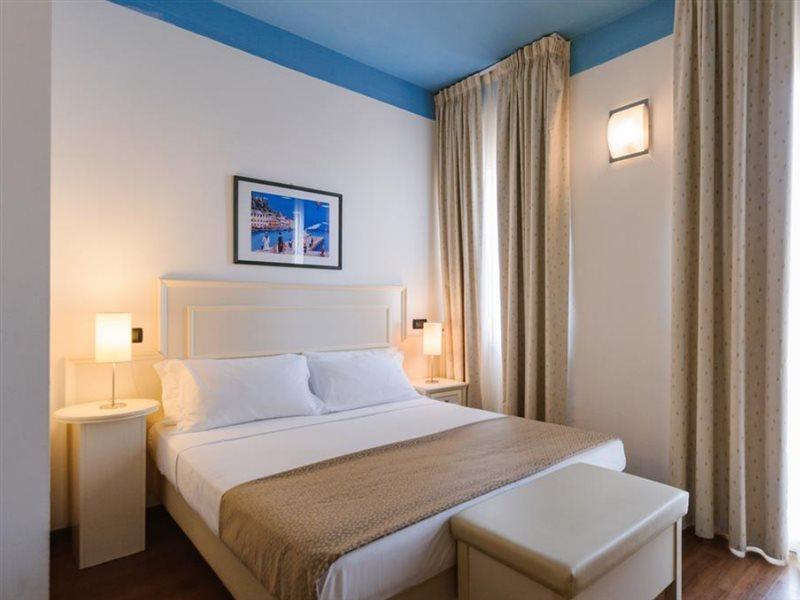 Hotel Fra I Pini リミニ エクステリア 写真