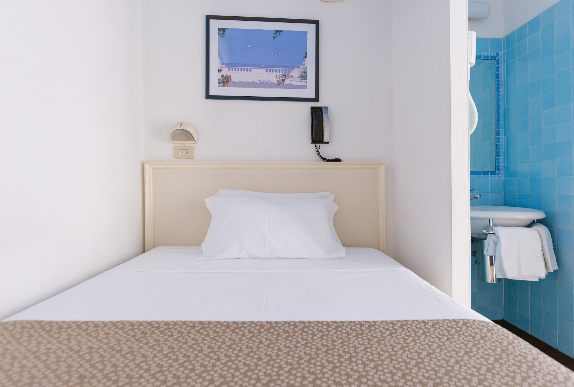 Hotel Fra I Pini リミニ エクステリア 写真