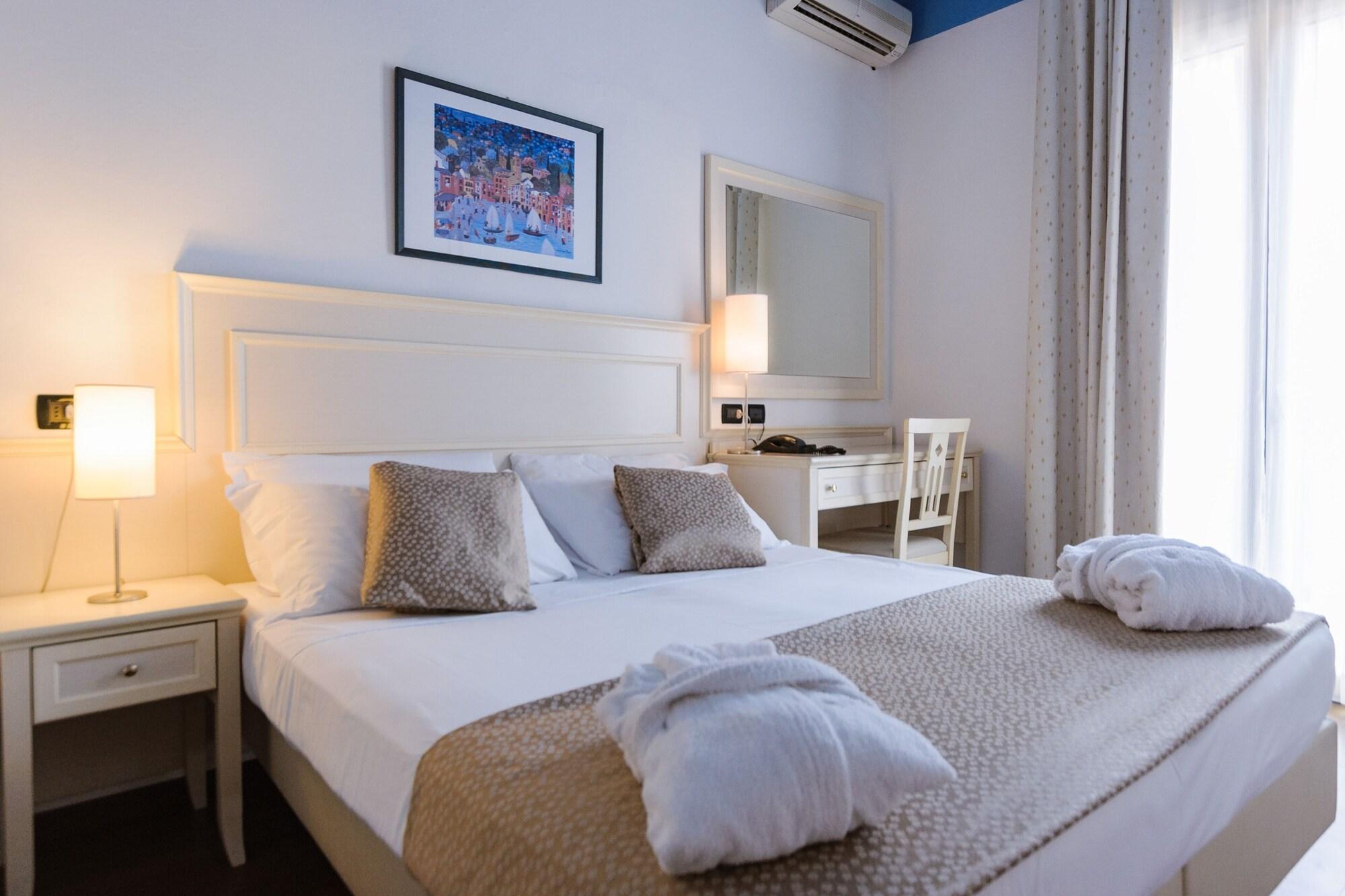 Hotel Fra I Pini リミニ エクステリア 写真