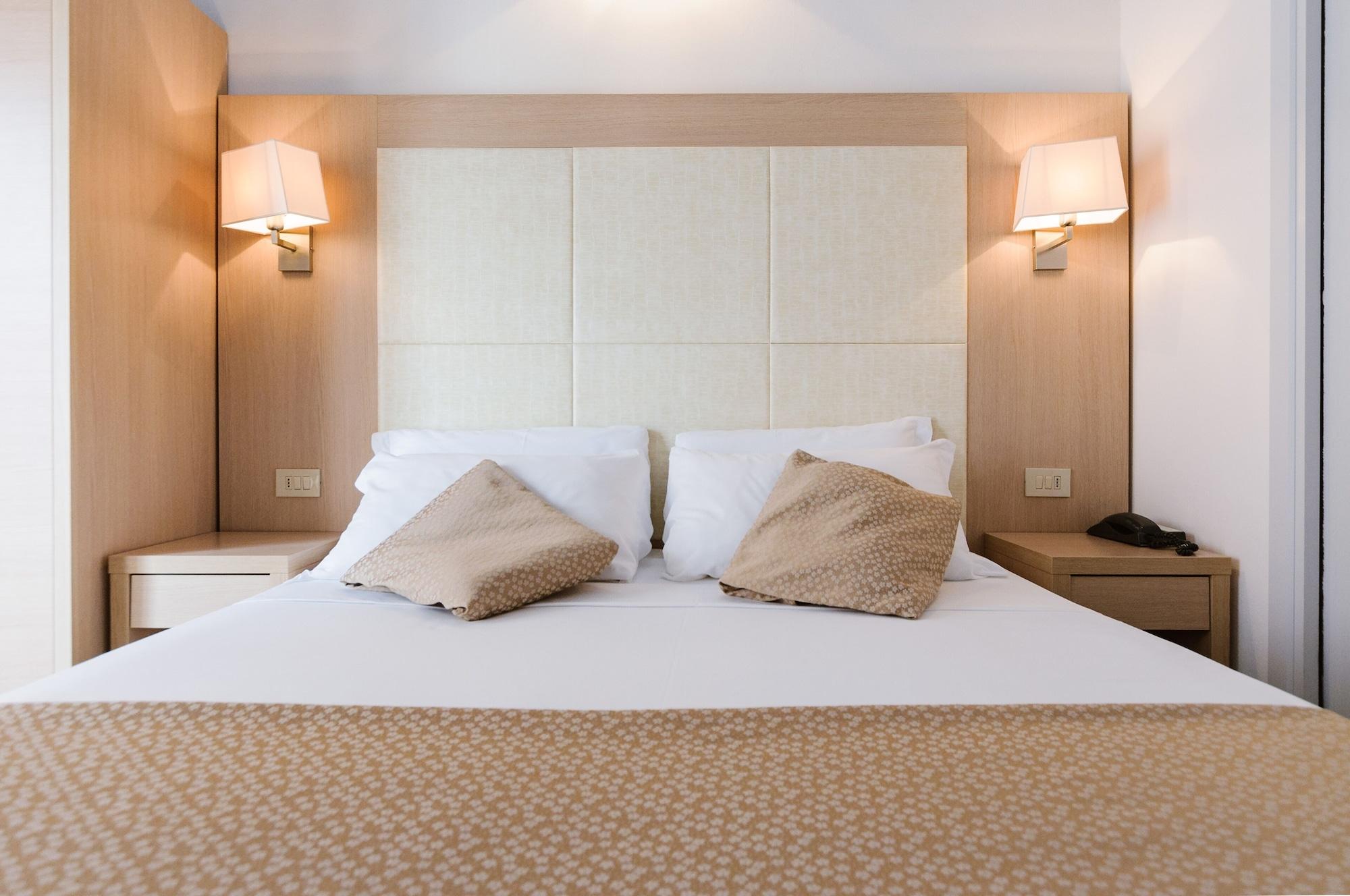 Hotel Fra I Pini リミニ エクステリア 写真