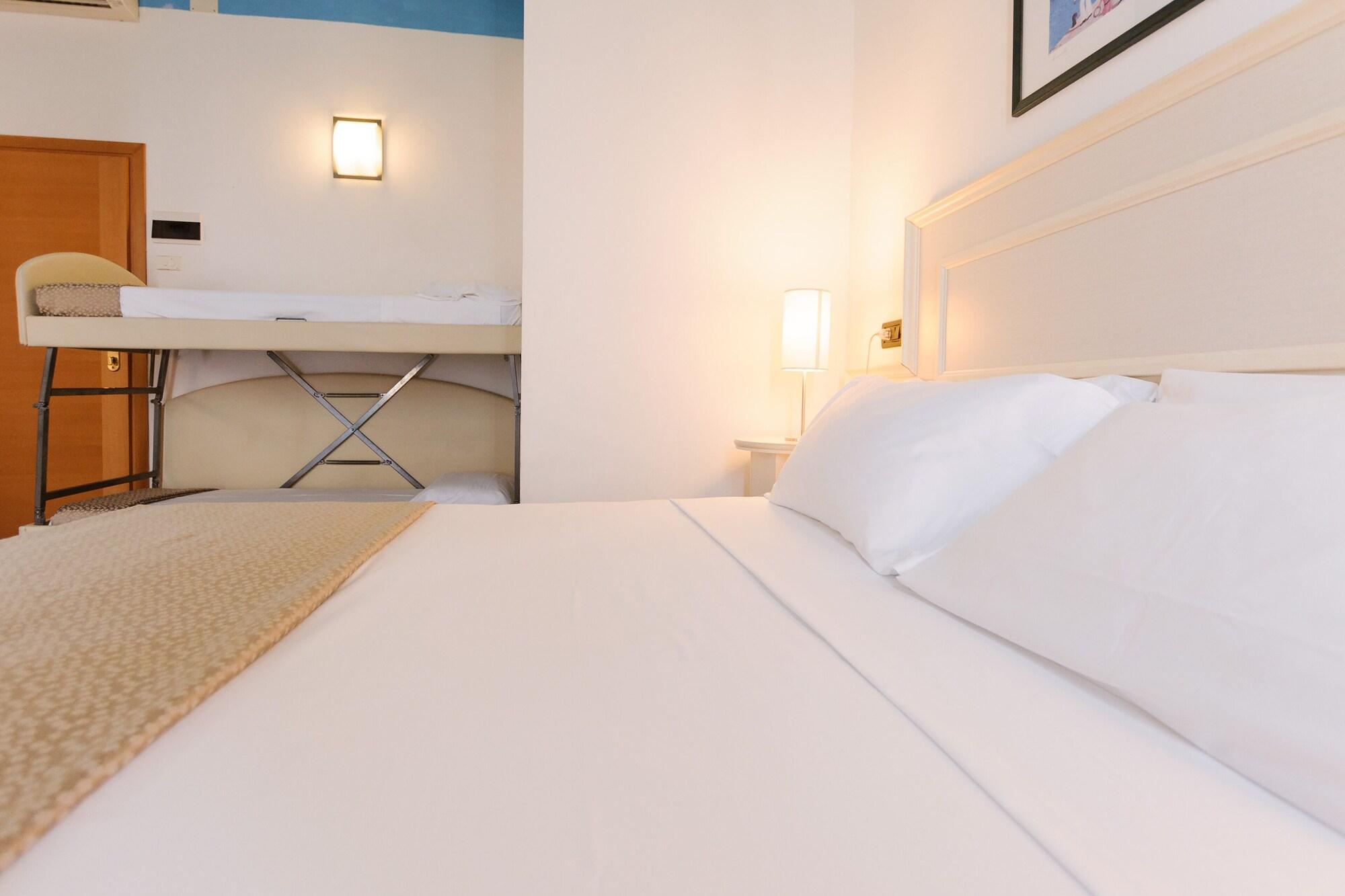 Hotel Fra I Pini リミニ エクステリア 写真