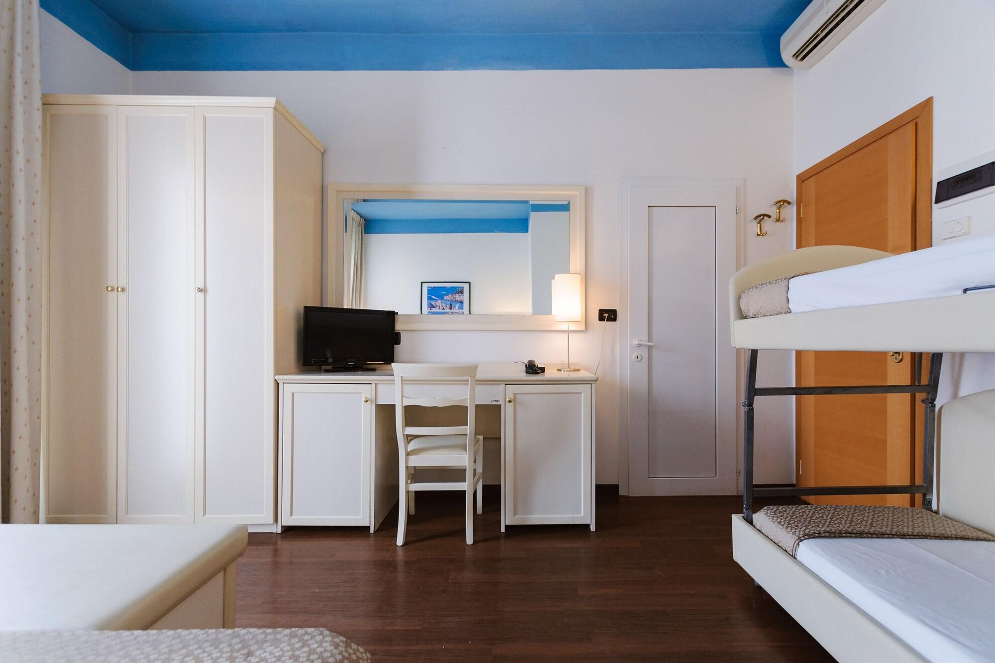 Hotel Fra I Pini リミニ エクステリア 写真