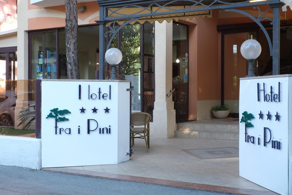 Hotel Fra I Pini リミニ エクステリア 写真
