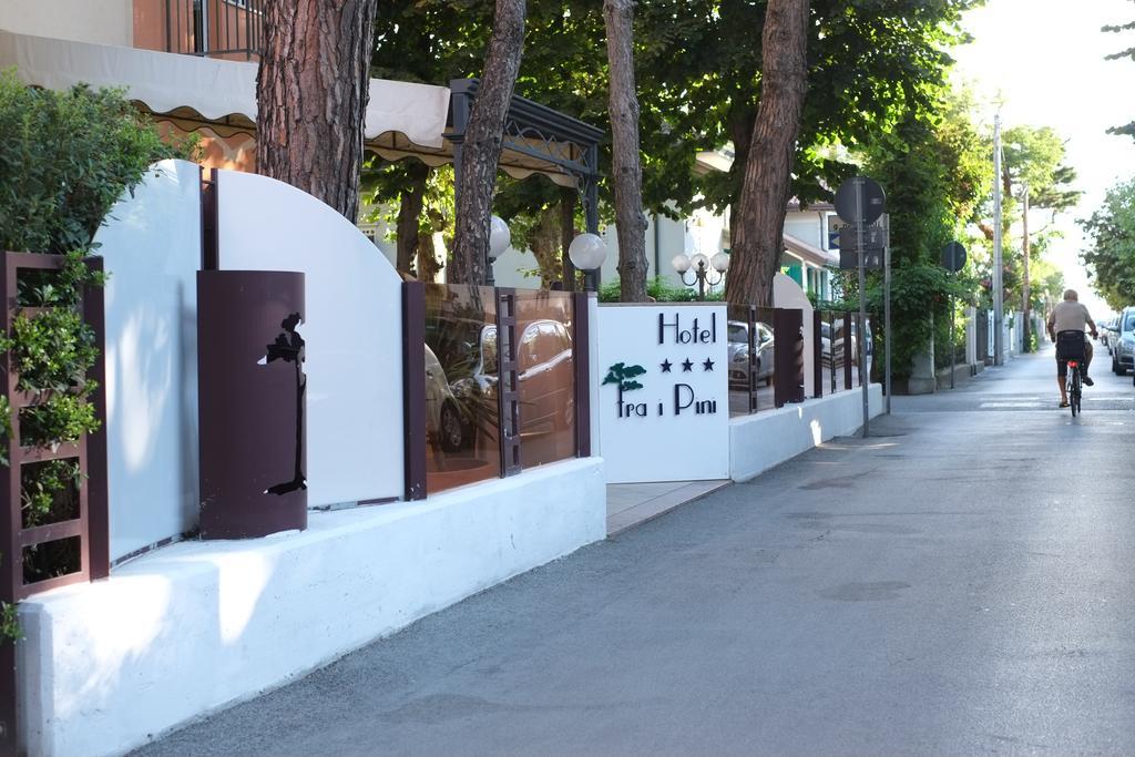 Hotel Fra I Pini リミニ エクステリア 写真