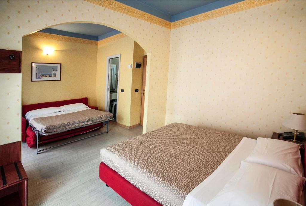 Hotel Fra I Pini リミニ エクステリア 写真