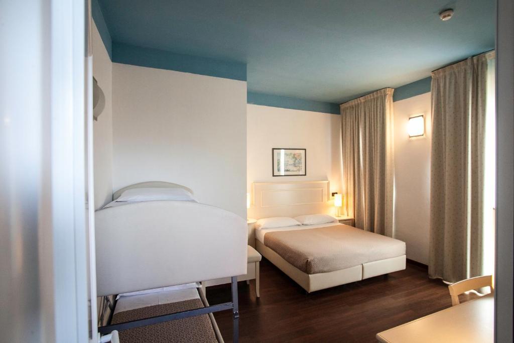 Hotel Fra I Pini リミニ エクステリア 写真