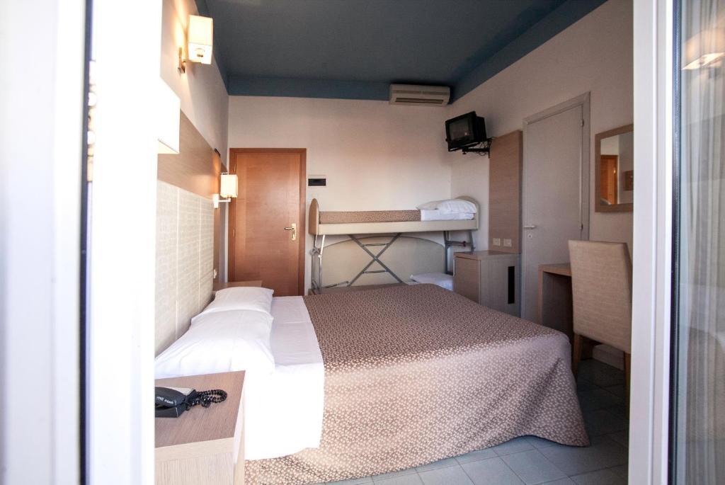 Hotel Fra I Pini リミニ エクステリア 写真