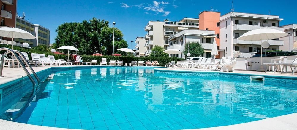 Hotel Fra I Pini リミニ エクステリア 写真