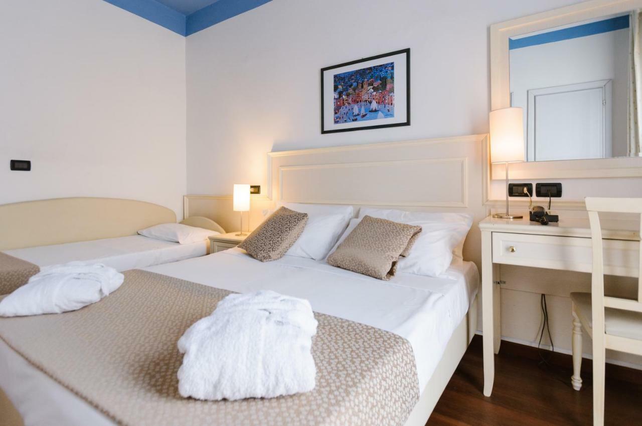 Hotel Fra I Pini リミニ エクステリア 写真